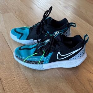 Nike Boys G.T. Cut 3
Size:2Y